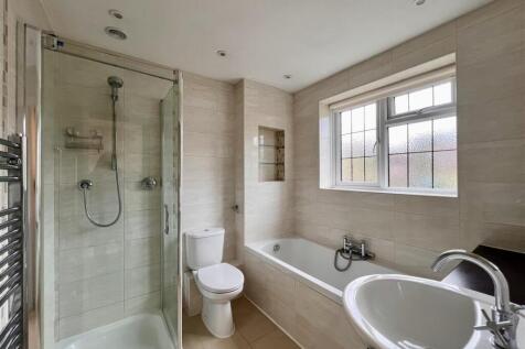 family bathroom.jpeg