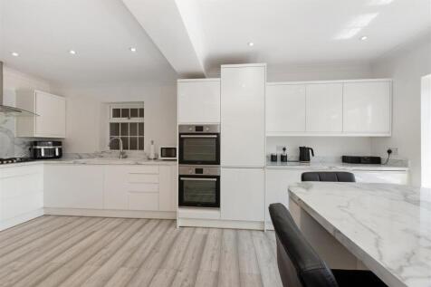 Kitchen3.jpg