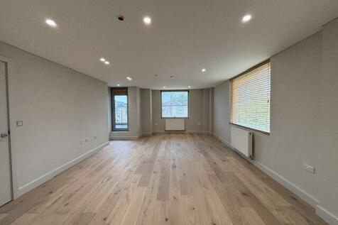 Newly refurbished modern one double bedroom flat
