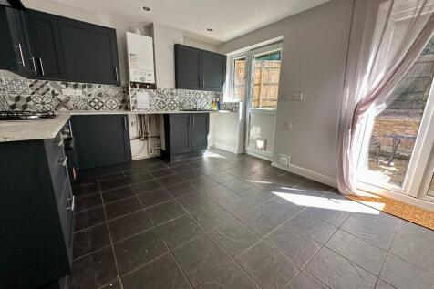 Knowlands, Highworth photo 4