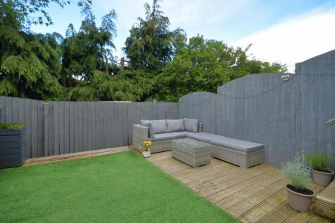 REAR GARDEN 05.jpg