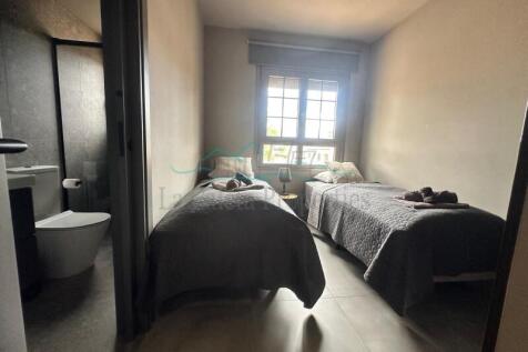 Twin bedroom