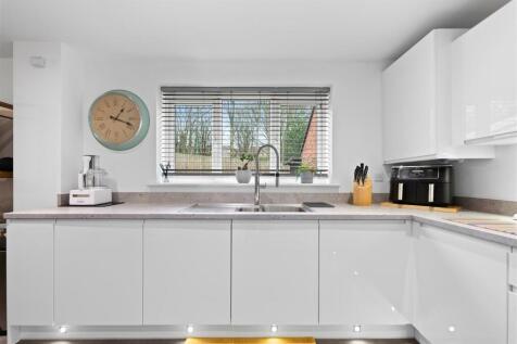 2 Edale Drive-20.jpg