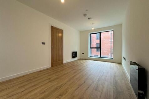 Living room pic 3.jpeg