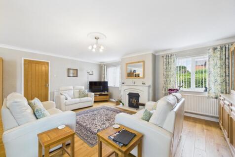 open plan lounge &amp; dining room