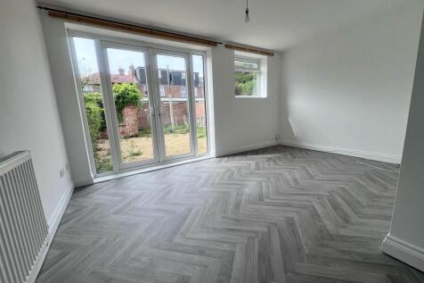 Lounge 2.jpg