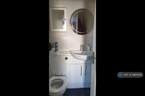 Master Bedroom ( Ensuite-Shower)