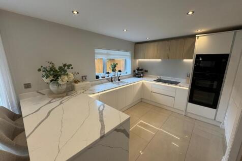 STUNNING KITCHEN