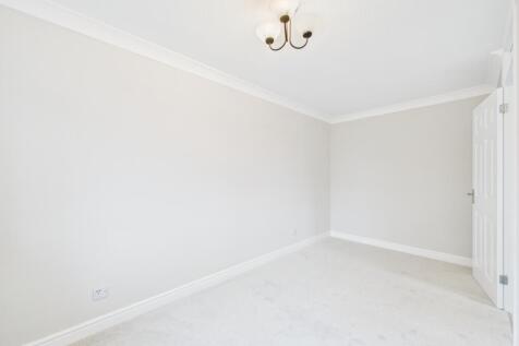 CAM02023G0-PR0184-STILL028