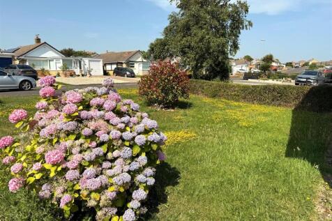 FRONT GARDEN.jpg