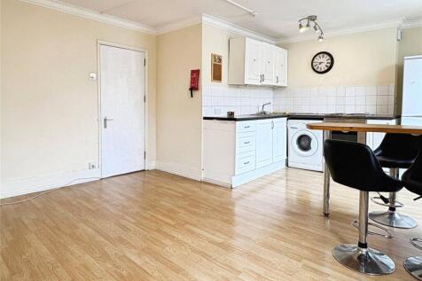 West Crescent Road, Gravesend, Kent, DA12 photo 3