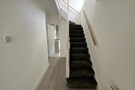 Suttons Avenue, Hornchurch, Havering photo 3