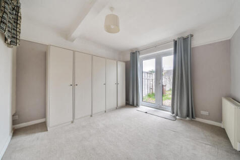 Chaucer Avenue, Rustington, Littlehampton, West Sussex, BN16 photo 4