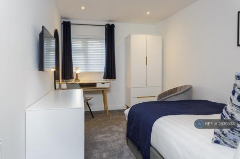 Spacious And Bright - Bedroom 2