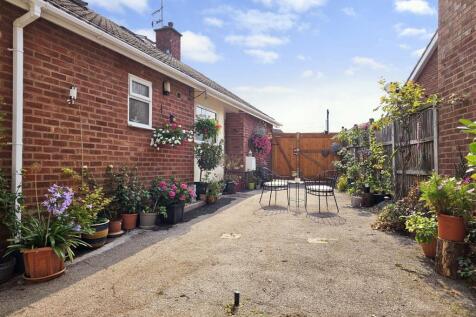 Enclosed Side Driveway