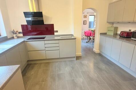 Kitchen Pic 1