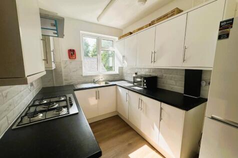 Rolleston Drive, Nottingham, Nottinghamshire, NG7 photo 2