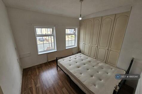 Bedroom 1 (Front)