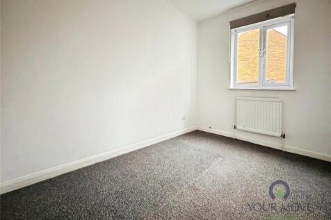 Camelot Close, London, SE28 photo 5