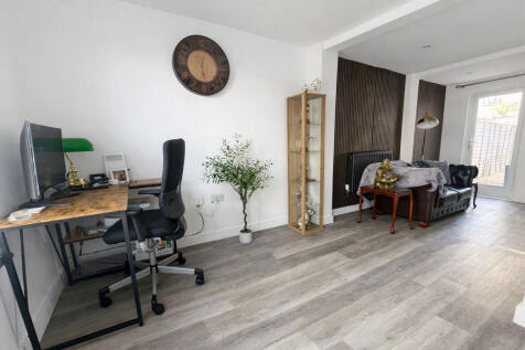 Lounge/ Dining Room