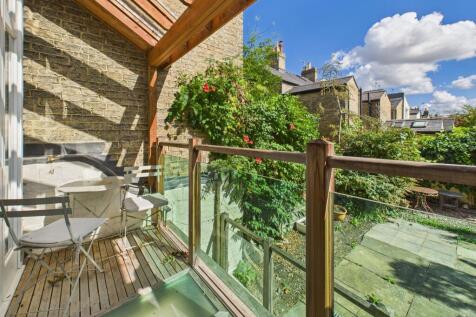 CAM02545G0-PR0486-STILL012