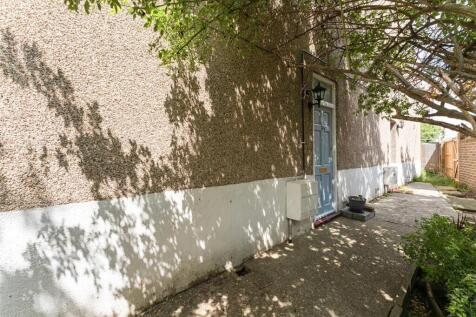 Connaught Road, E4