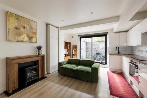 London, E10 - property photo