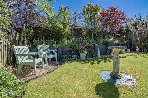 2 Meadow Close