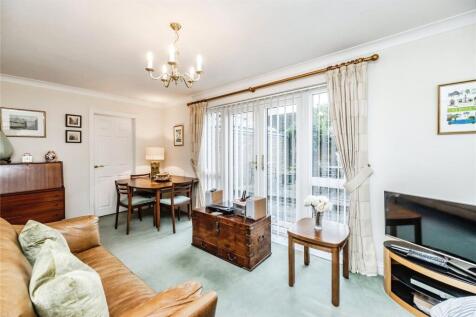 Bedroom/ Dining Room