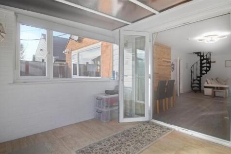 32 Bishopstone Drive (26).jpg