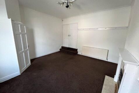 Bradford Road, Oakenshaw, Bradford, BD12 photo 3