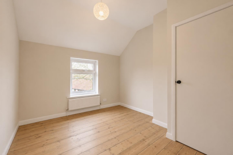 Avenue Road, Wymondham photo 5