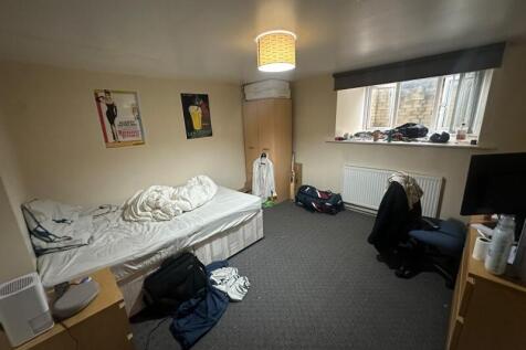 Ebor Place, Hyde Park, Leeds photo 2
