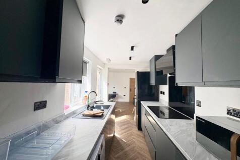 5-bed terraced on Marlborough Street, Dunkirk, £3,467/mo