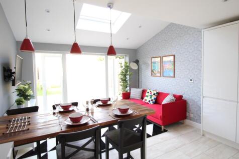 Chertsey Close, Luton, Bedfordshire, LU2 9JD photo 4