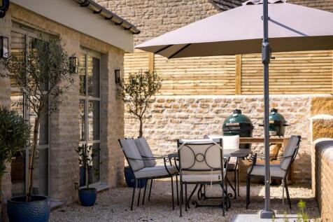 36 - The Old Post Office - GL7 7EF - Web.jpg