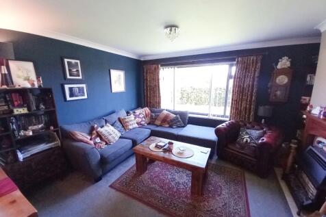 LOUNGE &amp; DINING ROOM