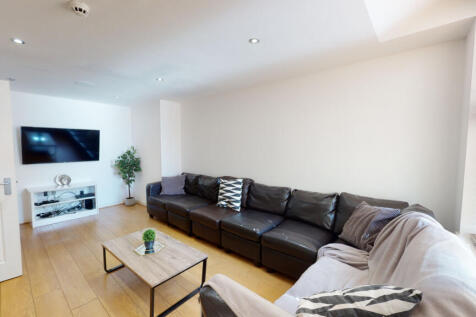 8-bed house on Lawrence Road, Liverpool, £5,165/mo