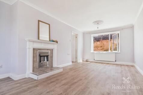 Houfton Road, Bolsover, Chesterfield, Derbyshire, S44 photo 3