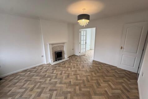 Tavistock Road, Sale photo 3