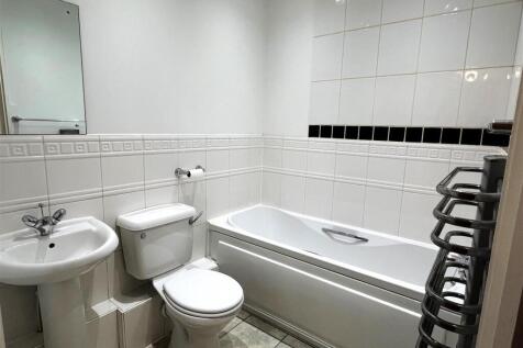 Bathroom 2.jpg