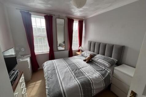 Hamilton Court, De La Warr Road, Milford on Sea, Lymington, Hampshire, SO41 0PR photo 4