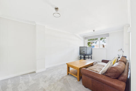 CAM01354G0-PR0586-STILL003