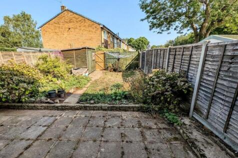 5 Sunningdale rear garden 1.jpg