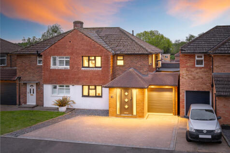 3 bed semi-detached house for sale The Meadow, Co