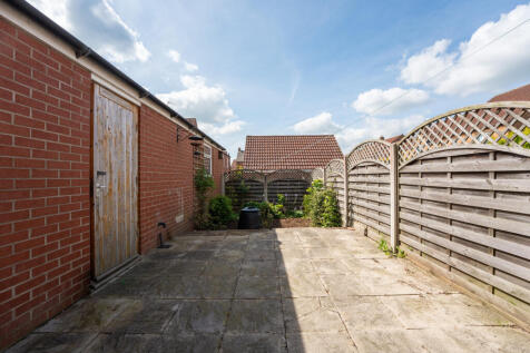 32 Kingfisher Drive (2 of 16)