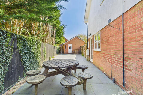 CAM03218G0-PR0602-STILL011