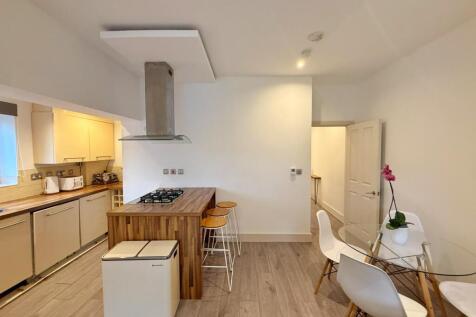 Flat B, Gleneldon Road, Lambeth, London photo 3