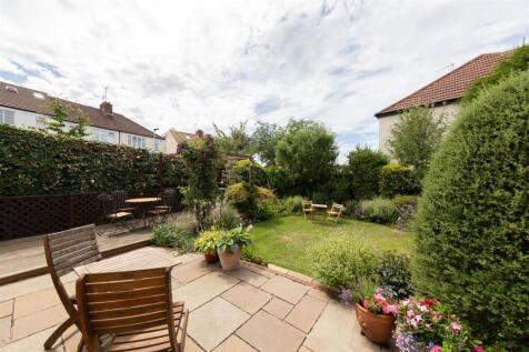Roding Avenue, IG8