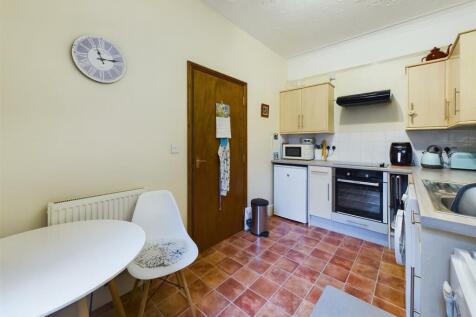 Flat 1 Kitchen